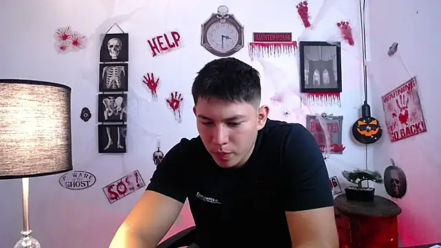 Snapshot of JamesCr_ chatting on October 2025 11:23:02 AM JamesCr online show from October 2025 11:23:02 AM