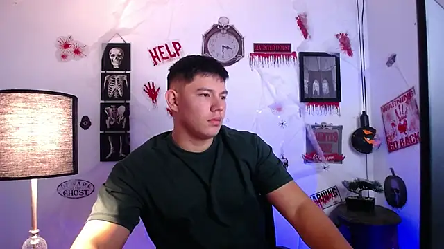 Snapshot of JamesCr_ chatting on October 2025 11:11:02 AM JamesCr online show from October 2025 11:11:02 AM