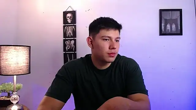 Snapshot of JamesCr_ chatting on November 2025 01:48:02 AM JamesCr online show from November 2025 01:48:02 AM