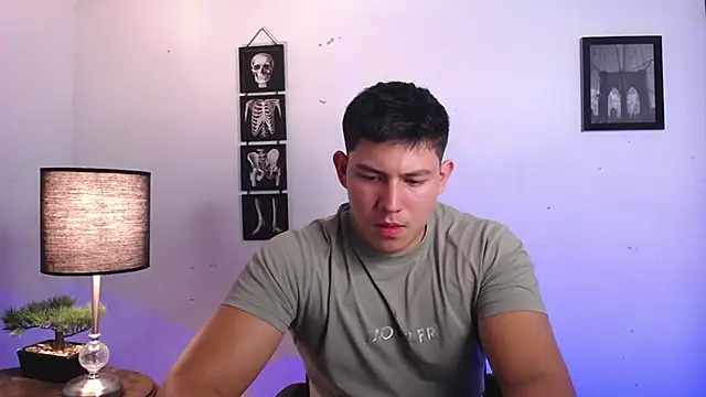 Snapshot of JamesCr_ chatting on November 2025 12:43:01 AM JamesCr online show from November 2025 12:43:01 AM