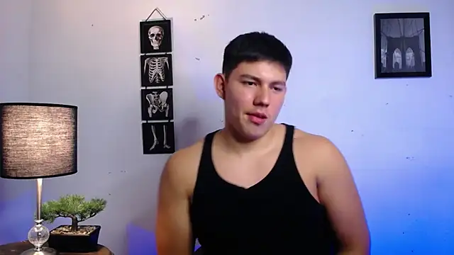 Snapshot of JamesCr_ chatting on November 2025 02:55:01 AM JamesCr online show from November 2025 02:55:01 AM