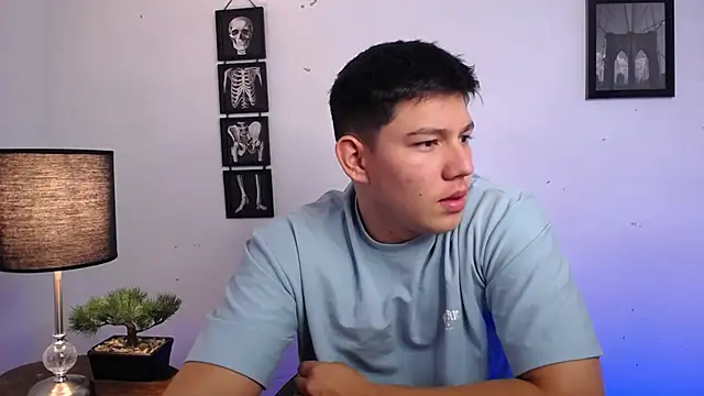 Snapshot of JamesCr_ chatting on November 2025 01:11:02 PM JamesCr online show from November 2025 01:11:02 PM