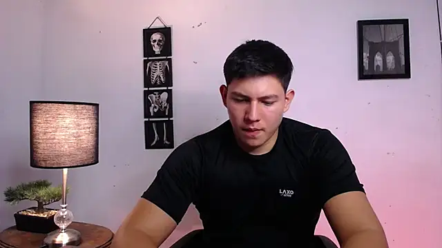 Snapshot of JamesCr_ chatting on November 2025 10:52:01 PM JamesCr online show from November 2025 10:52:01 PM