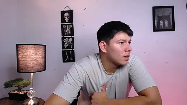 Snapshot of JamesCr_ chatting on November 2025 10:51:01 PM JamesCr online show from November 2025 10:51:01 PM