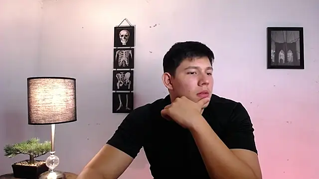 Snapshot of JamesCr_ chatting on November 2025 01:05:02 AM JamesCr online show from November 2025 01:05:02 AM