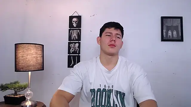 Snapshot of JamesCr_ chatting on November 2025 04:29:01 PM JamesCr online show from November 2025 04:29:01 PM