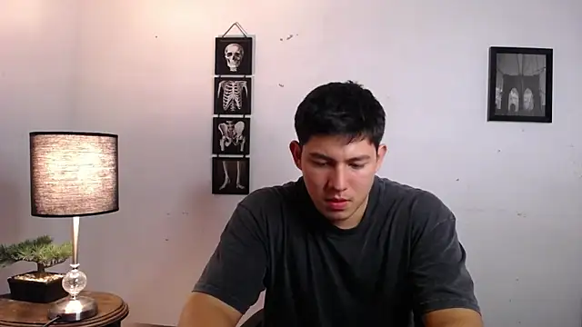 Snapshot of JamesCr_ chatting on November 2025 02:44:02 AM JamesCr online show from November 2025 02:44:02 AM