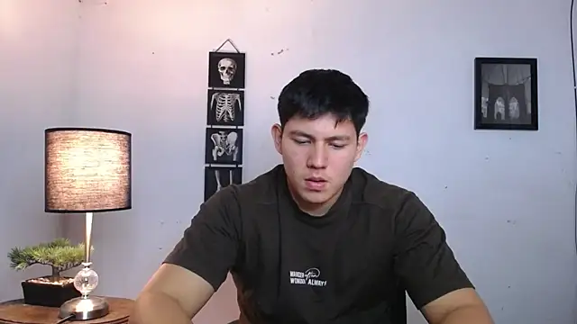 Snapshot of JamesCr_ chatting on November 2025 12:32:01 AM JamesCr online show from November 2025 12:32:01 AM