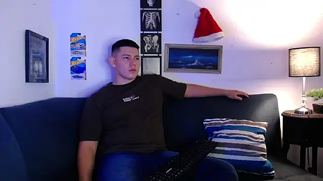 Snapshot of JamesCr_ chatting on November 2025 02:25:01 AM JamesCr online show from November 2025 02:25:01 AM