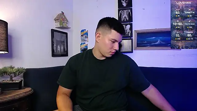 Snapshot of JamesCr_ chatting on December 2025 12:37:02 AM JamesCr online show from December 2025 12:37:02 AM