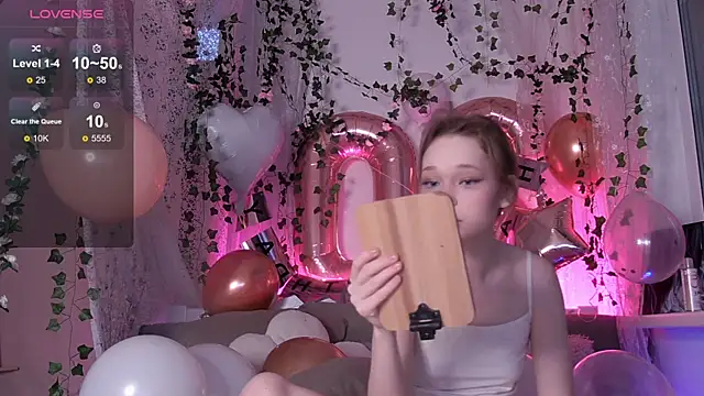 Snapshot of Kellybbface chatting on December 2025 05:23:01 AM Kellybbface online show from December 2025 05:23:01 AM