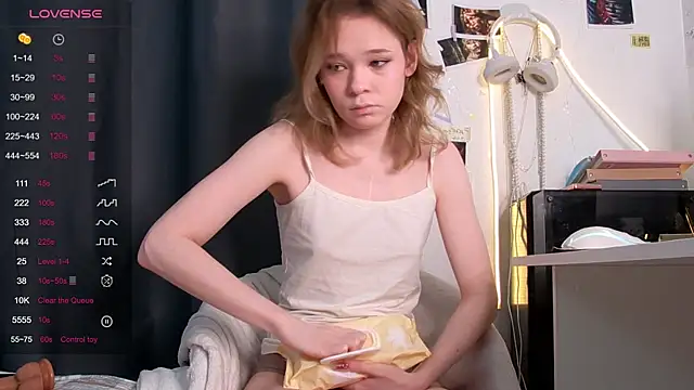 Kellybbface online show from March 2026 06:24:02 AM