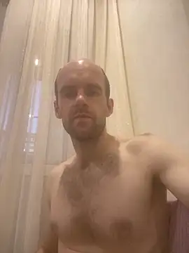 LynnAhNight online show from September 2025 02:55:01 AM