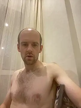 LynnAhNight online show from September 2025 02:56:02 AM