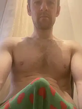 LynnAhNight online show from October 2025 04:13:01 AM