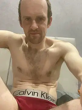 LynnAhNight online show from April 2026 05:52:02 PM