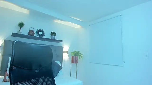 Snapshot of tiffanny_doll_ chatting on April 2026 01:06:02 PM tiffanny doll online show from April 2026 01:06:02 PM