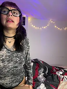 Snapshot of mavimist__ chatting on March 2026 01:45:01 AM mavimist online show from March 2026 01:45:01 AM