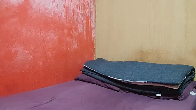 Snapshot of LuisA_Femm chatting on December 2025 05:35:02 AM LuisA Femm online show from December 2025 05:35:02 AM