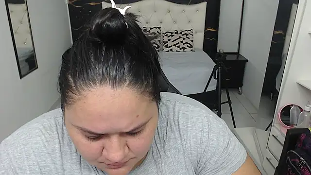 Aaliyah11 online show from September 2025 11:49:01 PM