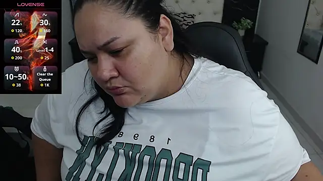 Aaliyah11 online show from November 2025 12:32:02 AM