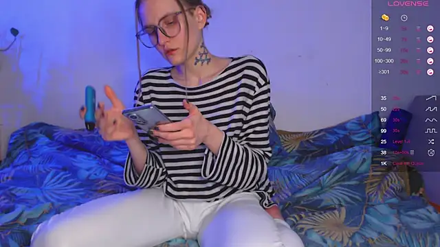 Miss lionheart online show from March 2025 05:42:02 AM