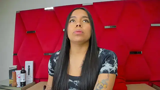 ZoeWan69 online show from October 2025 12:06:01 PM