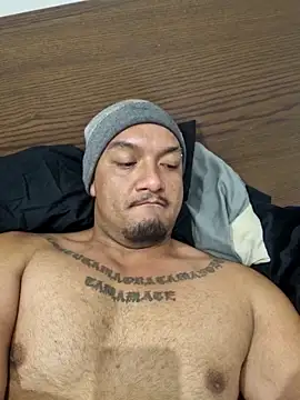 Snapshot of Hbig121 chatting on April 2026 01:05:02 PM Hbig121 online show from April 2026 01:05:02 PM