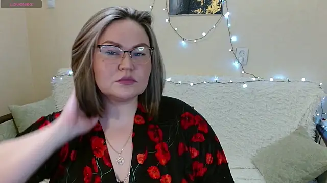 Vivien  wet online show from February 2025 05:58:01 PM