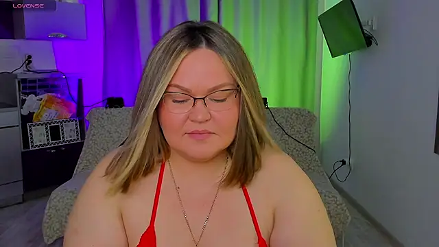 Vivien  wet online show from March 2025 12:05:02 PM