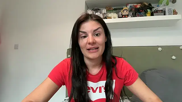 Snapshot of Petitecookie chatting on May 2026 05:07:02 PM Petitecookie online show from May 2026 05:07:02 PM