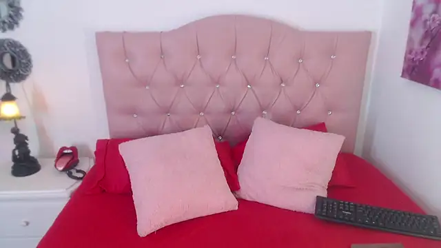 triana crimson online show from February 2025 10:32:01 PM