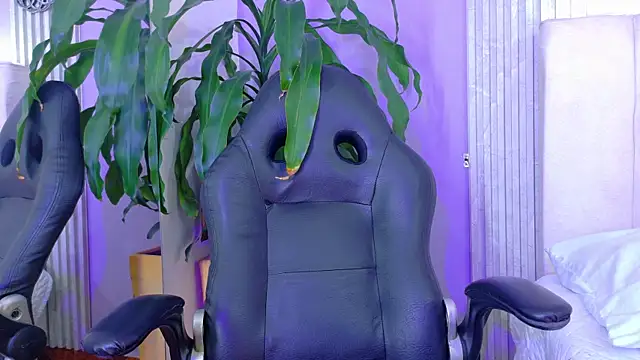 Snapshot of triana_crimson chatting on March 2026 02:55:02 PM triana crimson online show from March 2026 02:55:02 PM