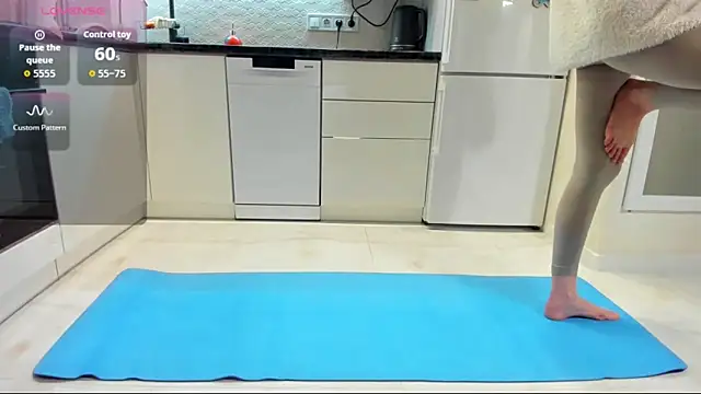 Snapshot of Katya_yoga chatting on November 2025 04:02:02 AM Katya yoga online show from November 2025 04:02:02 AM