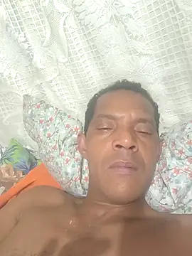 Snapshot of Renato571 chatting on September 2025 01:17:01 AM Renato571 online show from September 2025 01:17:01 AM