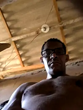 Snapshot of Renato571 chatting on April 2026 07:22:01 PM Renato571 online show from April 2026 07:22:01 PM