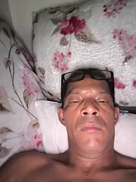 Snapshot of Renato571 chatting on April 2026 11:37:02 PM Renato571 online show from April 2026 11:37:02 PM