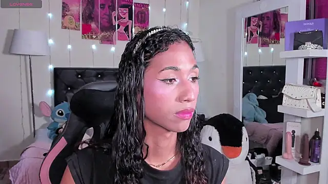 Snapshot of Alissemasiel chatting on April 2026 07:22:01 PM Alissemasiel online show from April 2026 07:22:01 PM