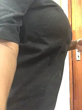 Snapshot of servingBigTitis chatting on February 2025 06:36:01 AM servingBigTitis online show from February 2025 06:36:01 AM