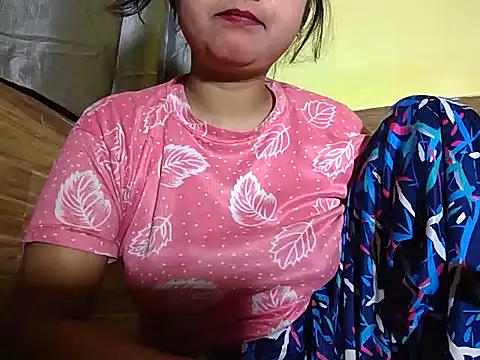 Snapshot of Queen_Couple chatting on February 2025 05:26:02 PM Queen Couple online show from February 2025 05:26:02 PM