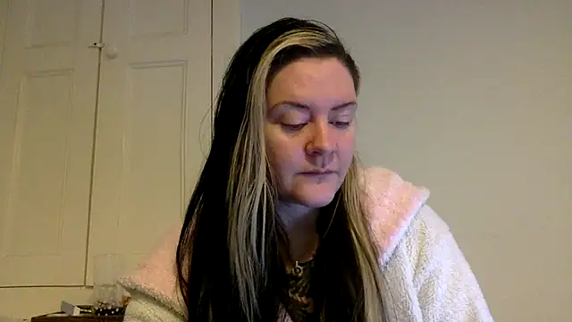 Snapshot of AureliaXOX chatting on February 2025 09:20:02 AM AureliaXOX online show from February 2025 09:20:02 AM