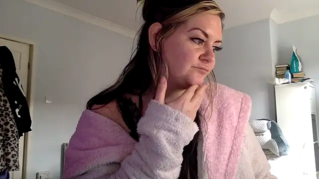 Snapshot of AureliaXOX chatting on February 2025 02:21:01 PM AureliaXOX online show from February 2025 02:21:01 PM