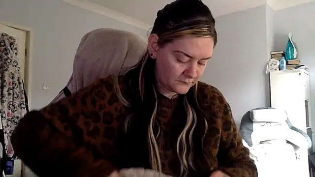 Snapshot of AureliaXOX chatting on February 2025 12:40:01 PM AureliaXOX online show from February 2025 12:40:01 PM