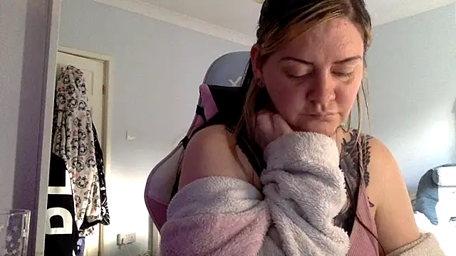 Snapshot of AureliaXOX chatting on February 2025 03:47:01 PM AureliaXOX online show from February 2025 03:47:01 PM