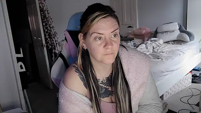 Snapshot of AureliaXOX chatting on February 2025 03:08:01 PM AureliaXOX online show from February 2025 03:08:01 PM