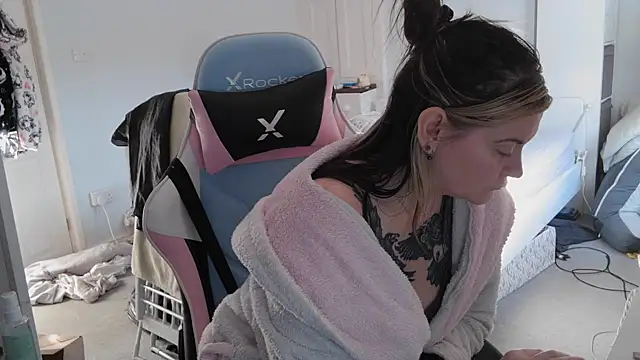 Snapshot of AureliaXOX chatting on March 2025 03:48:01 PM AureliaXOX online show from March 2025 03:48:01 PM