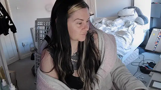 Snapshot of AureliaXOX chatting on March 2025 09:39:02 AM AureliaXOX online show from March 2025 09:39:02 AM