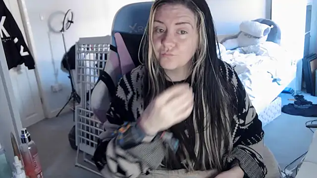 Snapshot of AureliaXOX chatting on March 2025 09:21:01 AM AureliaXOX online show from March 2025 09:21:01 AM