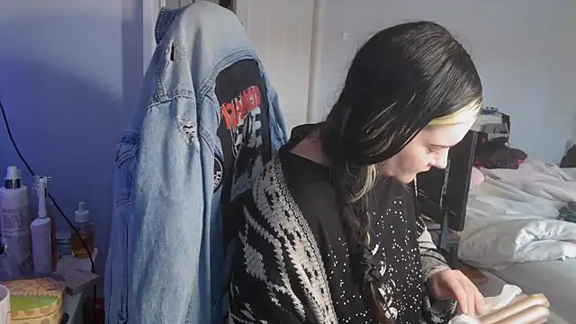 Snapshot of AureliaXOX chatting on September 2025 12:29:01 PM AureliaXOX online show from September 2025 12:29:01 PM