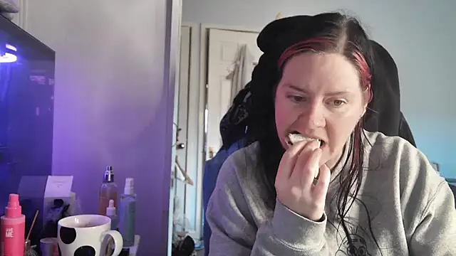 Snapshot of AureliaXOX chatting on December 2025 12:32:02 PM AureliaXOX online show from December 2025 12:32:02 PM